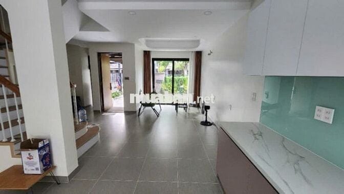 Cho thuê Nhà phố vườn 1 trệt 1 lầu mặt đường lớn nội thất cơ bản