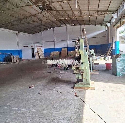 CHO THUÊ KHO,XƯỞNG 670M² CHỈ 43TR/T, Đ XE LỚN LÊ TRỌNG TẤN