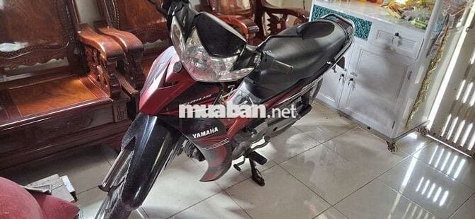 Xe máy Yamaha Sirius màu đỏ đen đời 2012