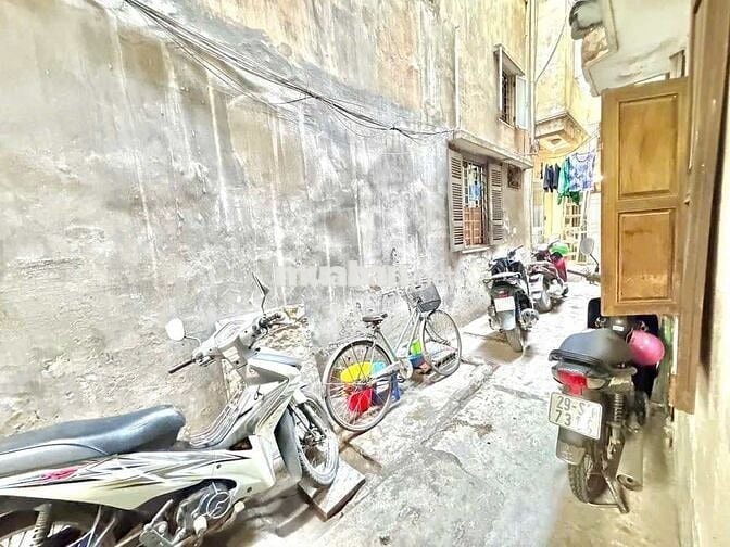 Bán Nhà Cát Linh 20M x 3T, MT: 3,8M Giá 4,8 Tỷ. Dân xây, 30m ra phố