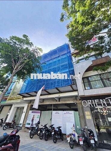 Cho thuê 4 tầng MT Nguyễn Văn Linh dtsd 800m2- ngang 9,5m +thang máy