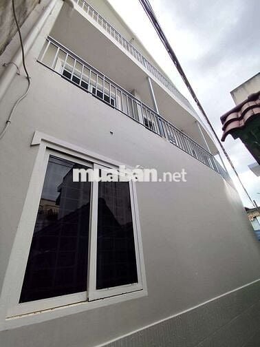 BÁN GẤP NHÀ LÔ NHÌ 1428/ HUỲNH TẤN PHÁT,3 TẦNG-7PHÒNG-DT:60M2👉3TỶ75