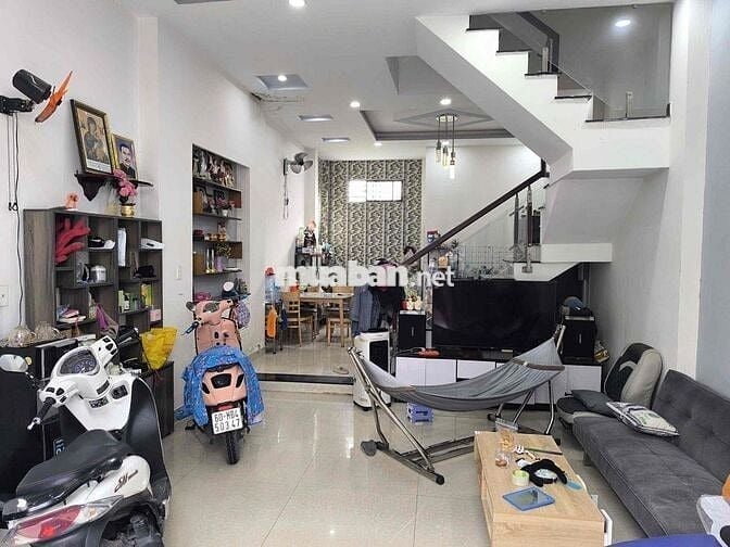 Nhà 2 Lầu Ngay Cao Đẳng Điện Lực Hẻm 7m Giá 8 Triệu