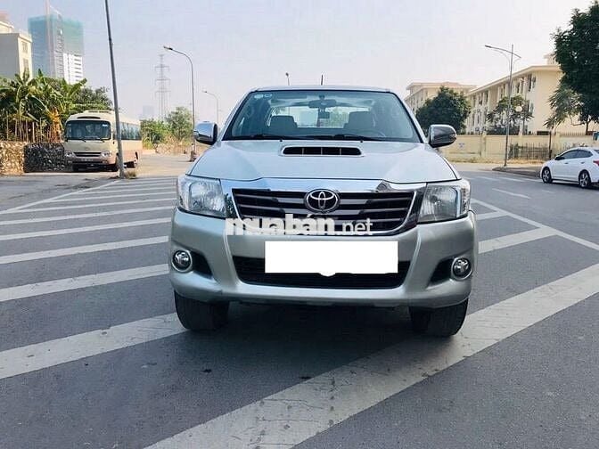 Toyota Hilux 2014 số sàn màu xám 1 cầu