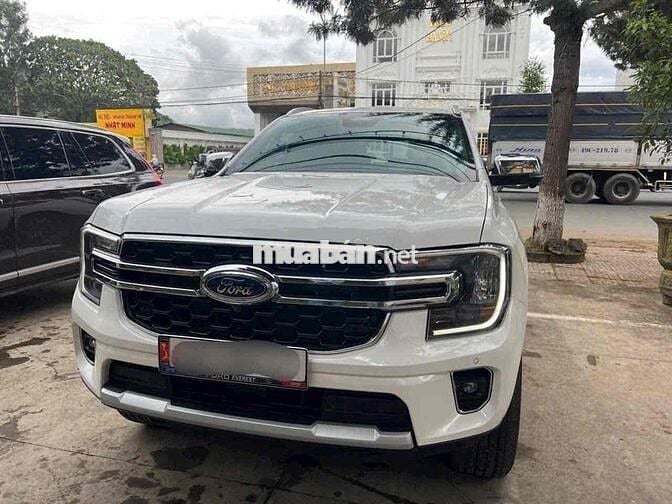 Ford Everest 2025 Titanium 2.0L 4x2 AT - 5000 km