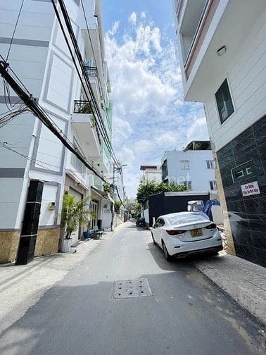 Chính Chủ bán GẤP nhà HXH đường CMT8 - Sổ sẵn - Giá F0 chưa qua ĐT