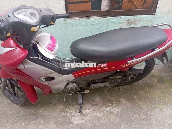 xe nhà đang chạy đi làm