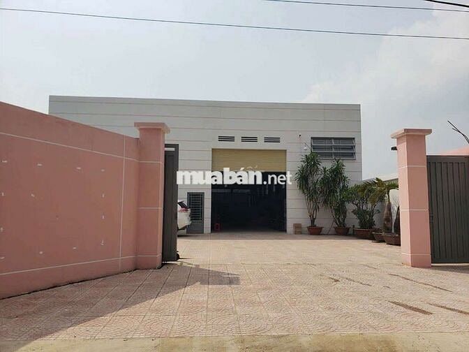 Bán nhà xưởng 2 mặt tiền full thổ cư, xây dựng kiên có, đường xe tải