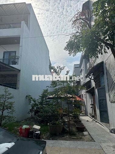 đất MT Phong Bắc 11 dt 100m2 kẹp cống gần chợ sầm uất