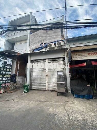 NHÀ+ DÃY TRỌ PHÍA SAU , THU NHẬP 20TR THG NGAY CHỢ THỚI HÒA VLA