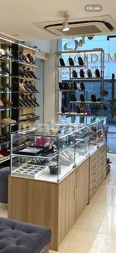TIỆM GIÀY CỰC KỲ ĐẸP KINH DOANH SẦM UẤT TỐT KHU PHỐ TRUNG TÂM