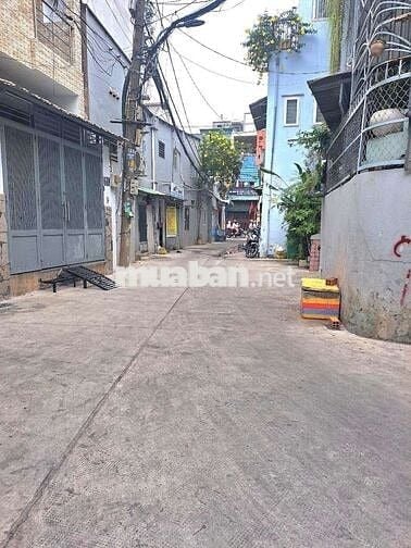 Bán nhà 2 tầng BTCT ( CN đủ 32M2) đường rộng thông thoáng sạch sẽ, SHR