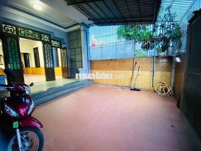 nhà 2 tầng 3 phòng ngủ ngay phố đi bộ ven sông Hương