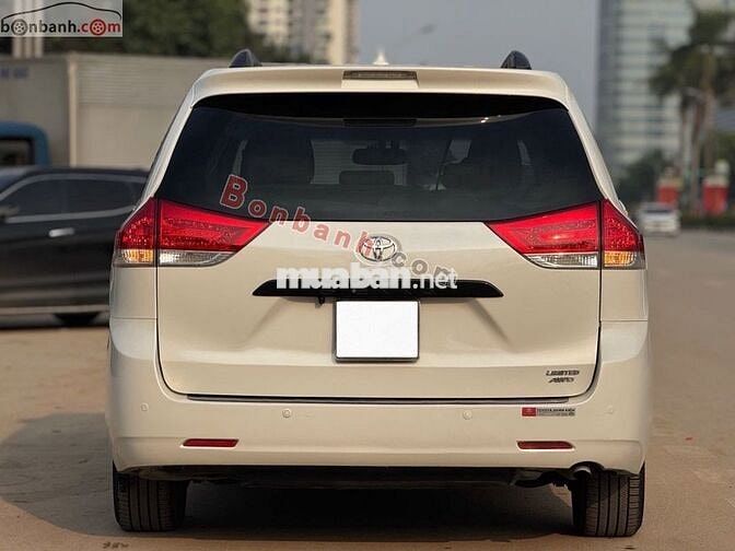 Toyota Sienna Limited 3.5 AWD 2013 - 936 Triệu