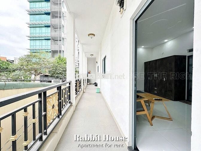 Cho thuê phòng trọ Quận 3, Ban công, 30m2, Full nội thất, gần Quận 1