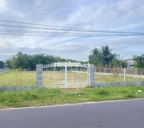 Bán lỗ miếng đất mặt tiền đường DH giá ngộp