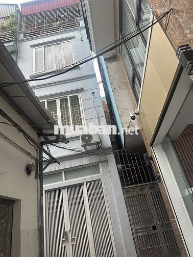 Nhà 4 tầng dân xây 35m2 ngay gần trường Đại Học Công Nghiệp Hà Nội