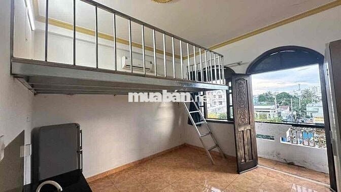 Phòng có máy lạnh ngay Cầu vượt quang trung