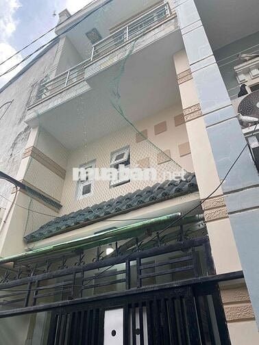 cho thuê nhà dt 3,2x10 đúc 1 lửng 1lầu 3pn hẻm 3m q12