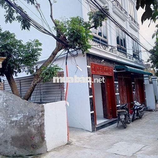 Cho thuê nhà 3 tầng 1 tum tại Phượng Đồng cách đại học TDTT 1km