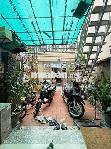 NHÀ 2 TẦNG ĐẸP ( 4m x 20m) PHÙNG CHÍ KIÊN P. THỌ HÒA