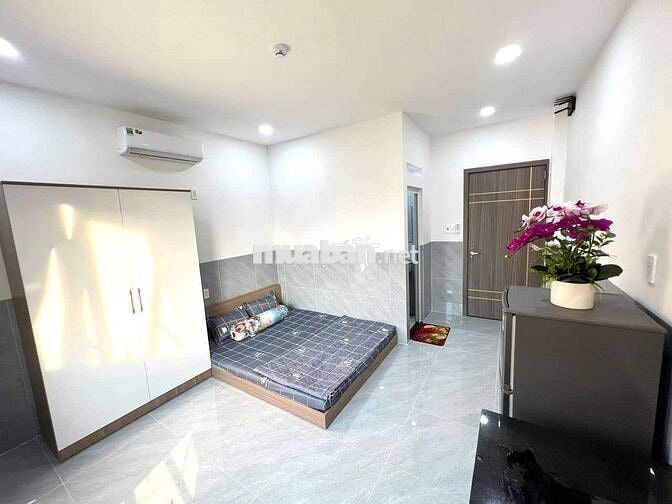 CHO THUÊ CHDV FULL NỘI THẤT CỬA SỔ TRỜI GẦN DH NGUYỄN TẤT THÀNH