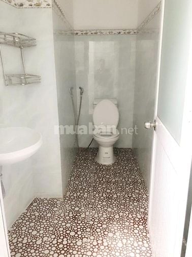 Cho thuê nhà nguyên căn, DT 4*20m, DTSD 80m2, quận Tân Phú, giá 10tr