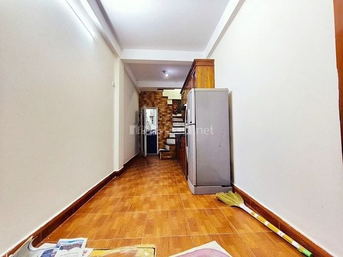 CỰC HIÊM-NHÀ LÒ ĐÚC 4PN NHỎ XINH 18M2, SÁT OTO, GẦN PHỐ CHỈ 4,55TỶ