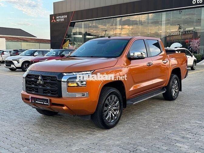 Mitsubishi Triton GLS 4X2 AT 2024 màu Cam