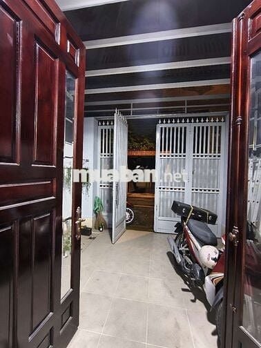 Cho thuê nhà mt nhánh Trung Mỹ Tây có nội thất