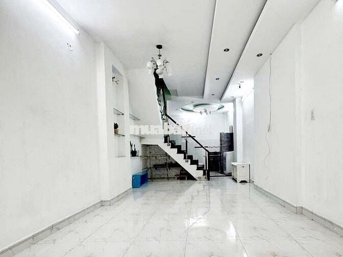 Nhà thuê 4m x 12m, 1 lầu hẻm Nguyễn Tri Phương, Quận 10