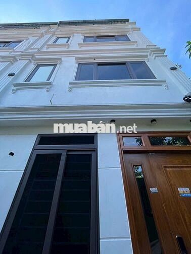 Nhà 4Tx32m2- 2 tỷ98- 3pn. Gần QL6, Bưu Điện Chúc Sơn. 20p TT Hà Đông