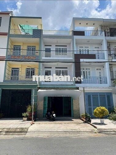 Bán nhà mặt tiền đường kinh doanh,ngay chợ Bà Hom cũ.