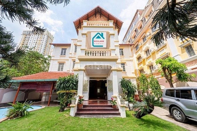 Cho thuê biệt  thự mặt tiền Nguyễn Văn Hưởng, Phường Thảo Điền, Quận 2