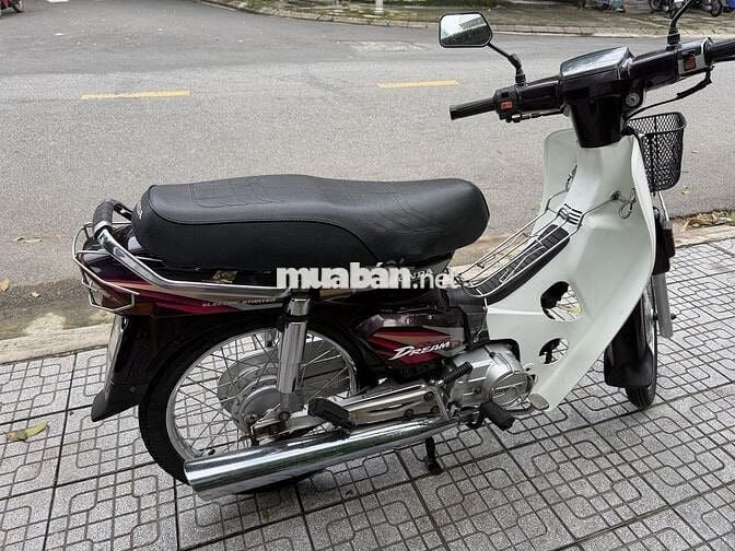 Xe máy Honda Super Dream 2000 đã sử dụng