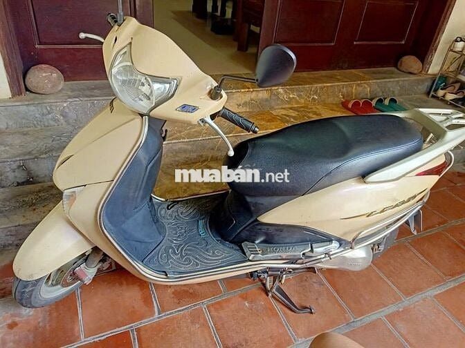 Xe máy Honda Lead 2012 màu vàng cát