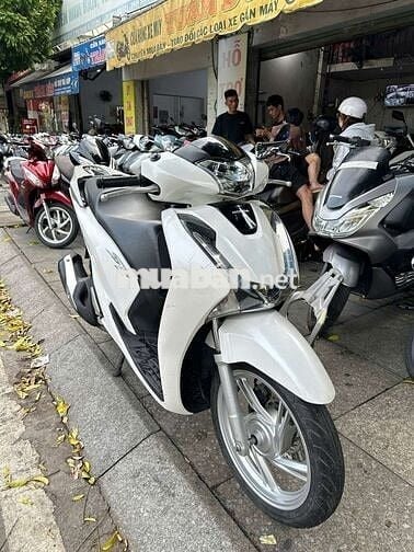 Honda SH 150 2018 mới 90% Bstp chính chủ
