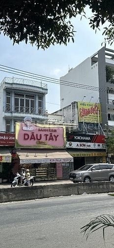 Nhà Mặt tiền 5.5m, vỉa hè rộng rãi
