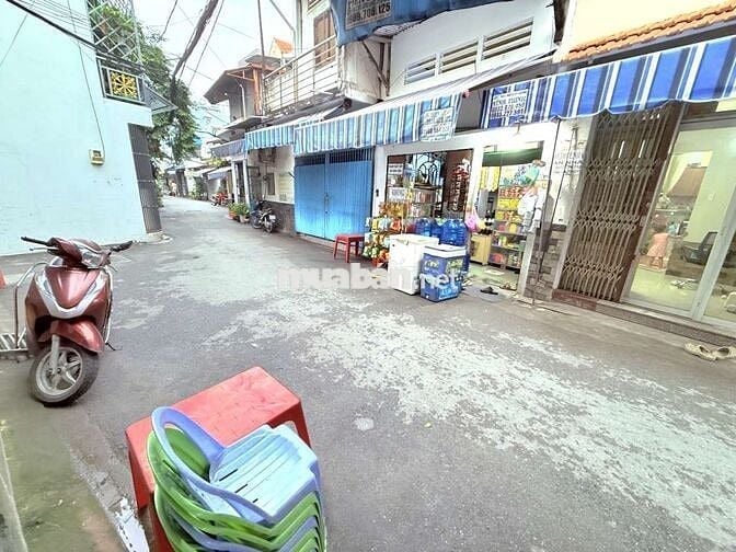 Nhà 2 tầng, nở hâu đẹp, 3pn, 3wc, HXH thông , sổ hồng riêng