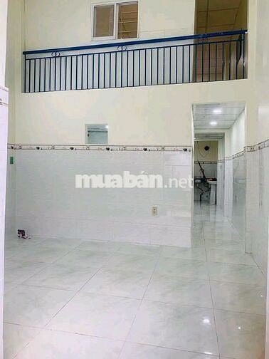 Nhà sạch sẽ,dt60m,2pn,gác đúc lững,đường nhựa,xe hơi đậu trước nhà