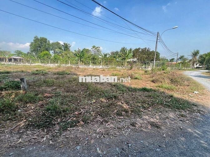 Tôi bán gấp đất 150m2 giá 900tr đường Bà Thiên cách UBND Nhuận Đức 1km