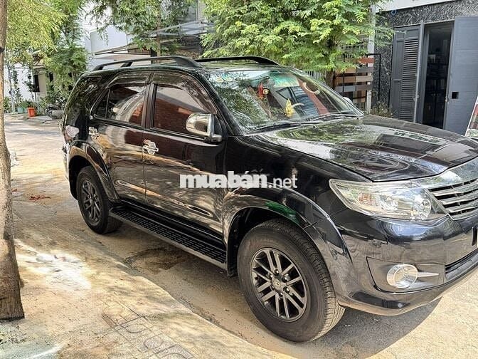 Toyota Fortuner 2015 2.7V 4x2 AT - Đen Sporty