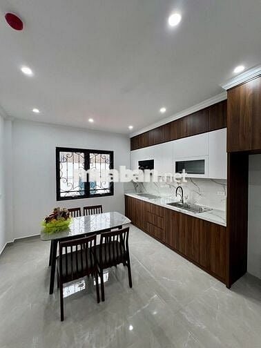 BÁN NHÀ Ở CẦU GIẤY - 50M2 RỘNG - 7 TẦNG THANG MÁY - OTO ĐỖ CỬA VÔ NHÀ