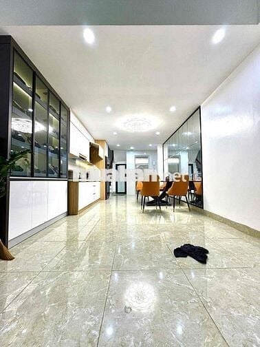 BÁN NHÀ CẦU GIẤY THANG MÁY 6 TẦNG-38m2 HƠN 10 TỶ