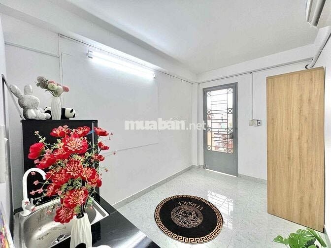 CHO THUÊ PHÒNG BAN CÔNG FULL NỘI THẤT NGAY ĐƯỜNG CMT8 QUẬN 10