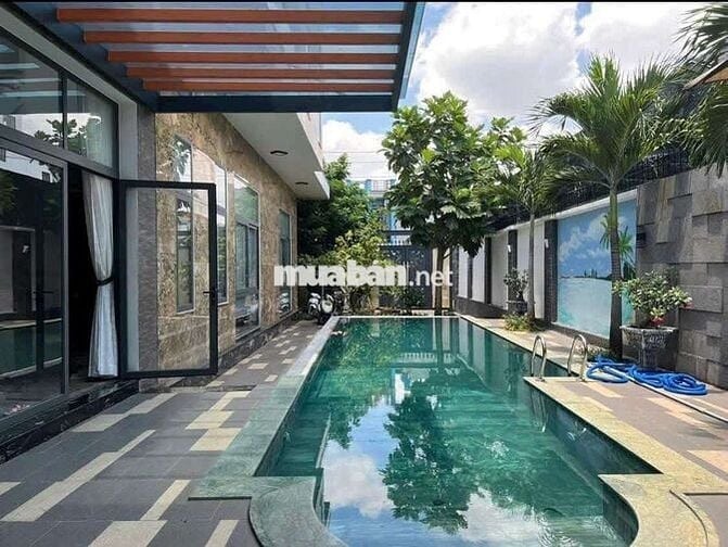 Biệt thự khủng 952m2 2 tầng ( 17m x 60m) Hồ bơi. Sân Vườn Lê Thị Riêng
