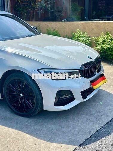 BMW 3 Series 2022 320i M Sport - 28000 km