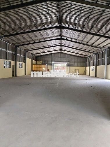 cho thuê kho xưởng ngay gần chợ phạm đăng giảng dt 700m2, điện 3fa..