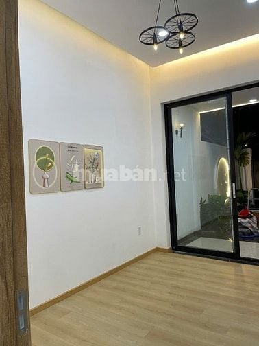 Biệt thự sân vườn 123m2 - 3pn - xe hơi - sát MT 
