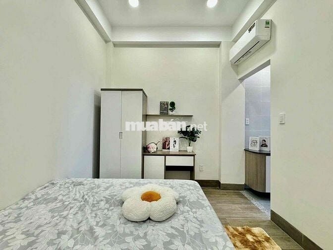 Trống căn STUDIO NGAY mặt tiền đường KHÁNH HỘI CÁCH Quận 1 800m